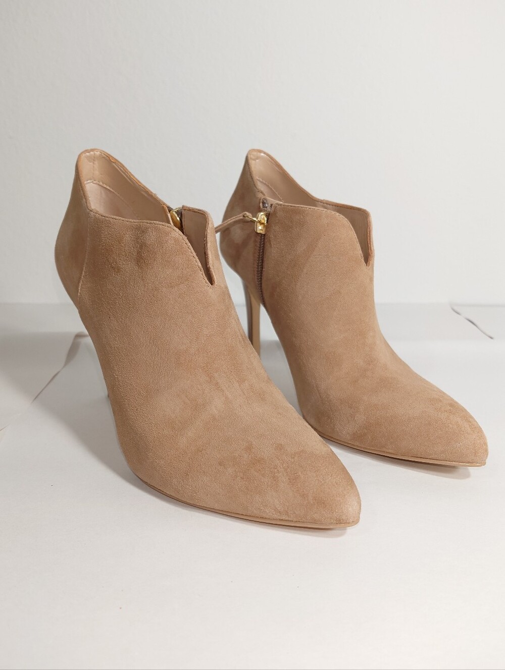White House Black Market Taupe Suede Pointed Toe Ankle Booties Womens 7.5